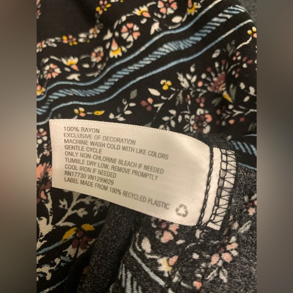 Xhilaration Size XS Long Sleeve Black Floral Romper - Picture 5 of 6